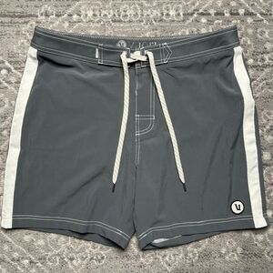 Vuori Puerto Boardshorts Men's Size 32 Shale Gray Unlined Trunks V3004 Athletic
